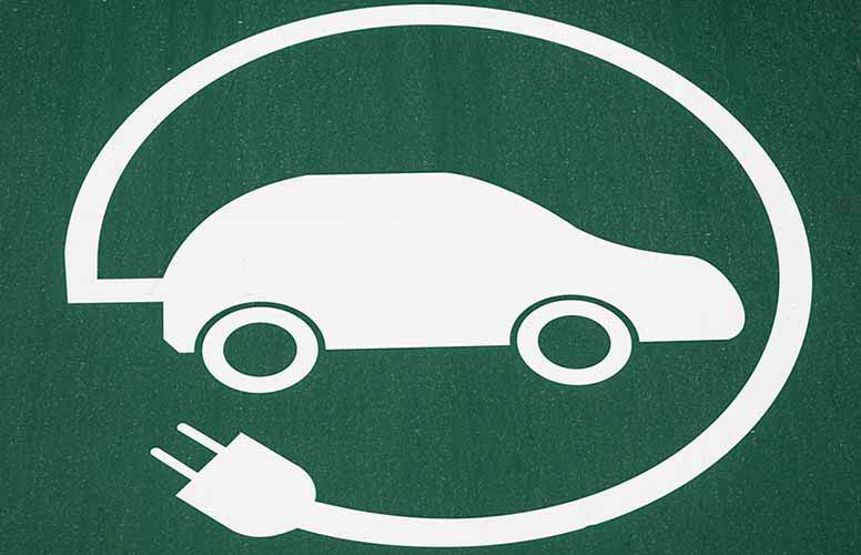 Sähköautoni arvo on alentunut – miksi autoedun palkkaverotus pysyy ennallaan?