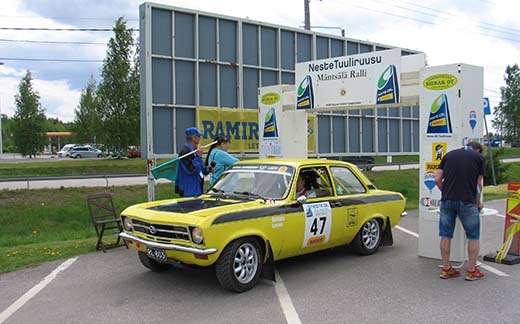 Ensimmäisen mallisukupolven Opel Ascona on säilyttänyt suosionsa ralliautona 1970-luvun alusta asti. Matkaan lähdössä Timo Markkasen A-sarjan Ascona. Kartturina Veikko Kanninen. 