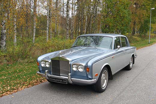 Klassikkoautojen huutokaupassa on myynnissä mm. tämä 43 vuotta vanha Rolls-Royce Silver Shadow. Kuva Triangle Motor